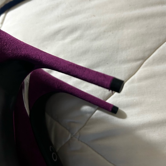 Marc Fisher Purple Heels with Pointed Toe and Stiletto Design - Picture 3 of 5